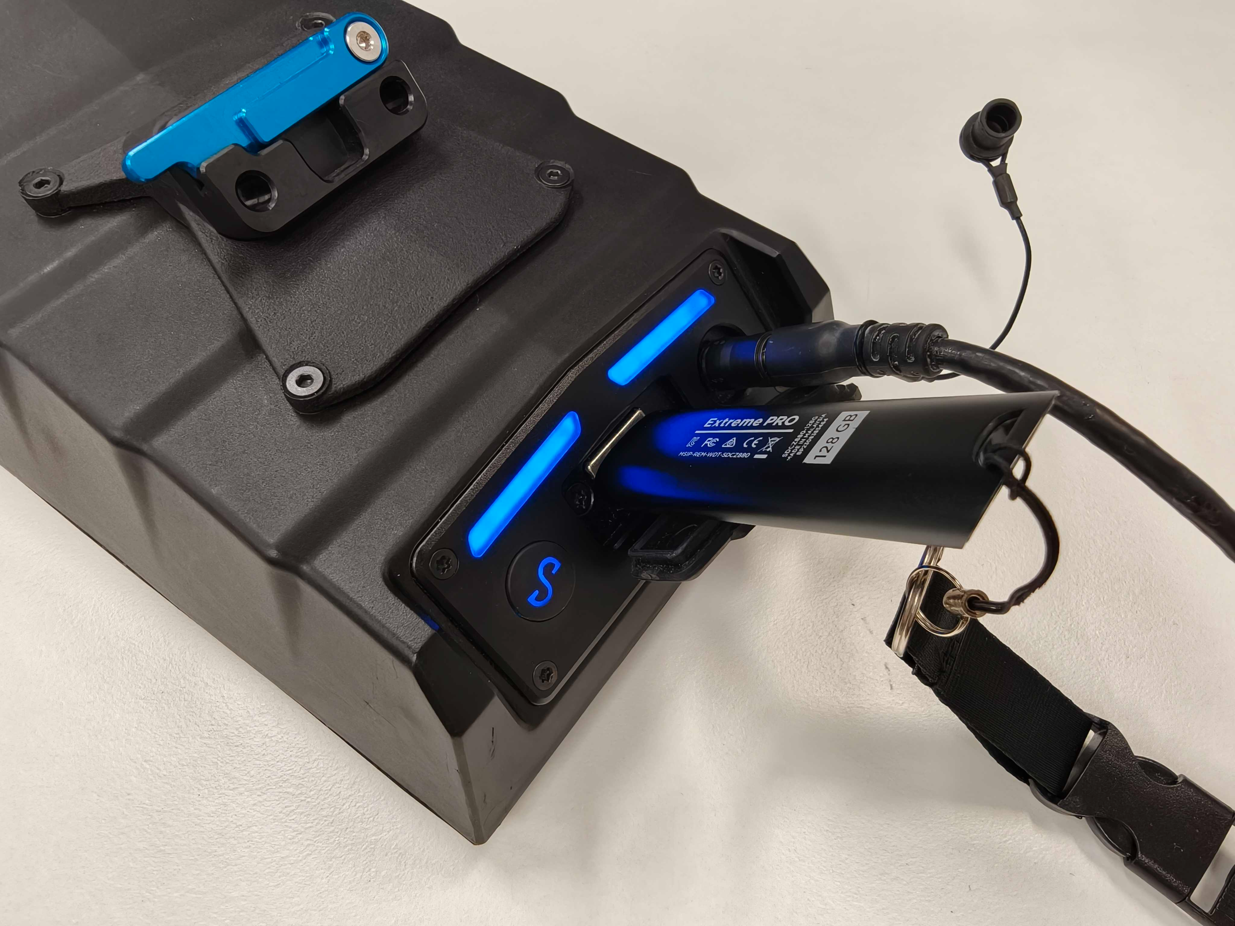 Inserting the USB flash drive into Hovermap