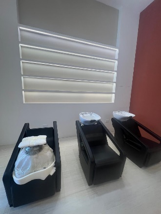 A group of chairs in a room AI-generated content may be incorrect.